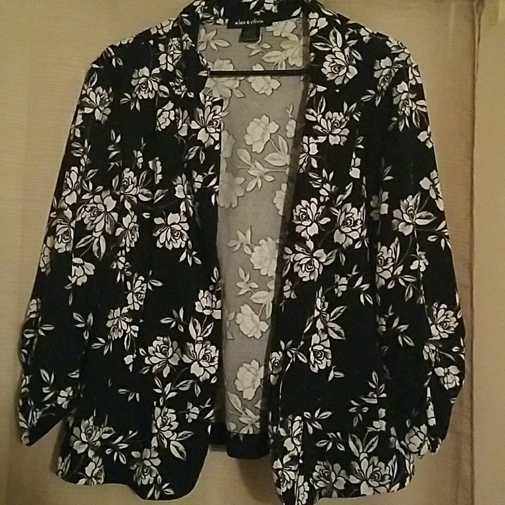 Floral blazer with half sleeve